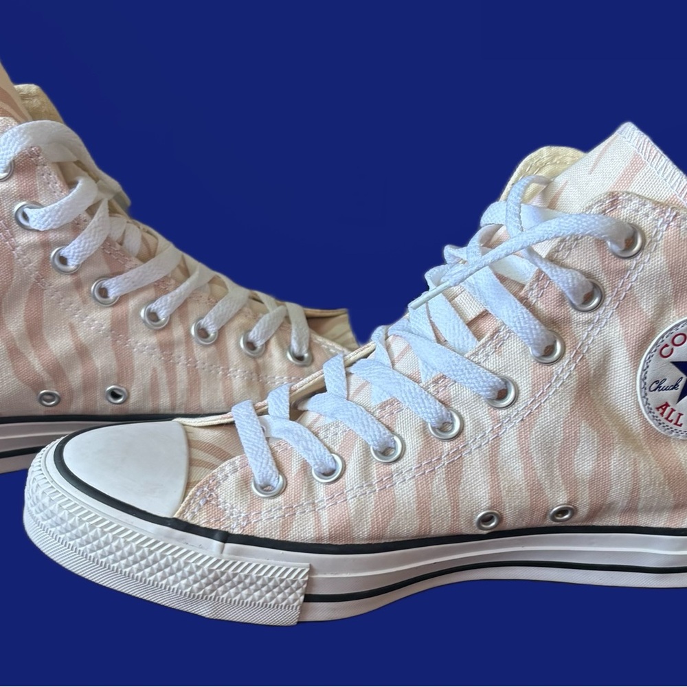 Converse light pink zebra print Chuck Taylor's women's size 9 All Star hightops